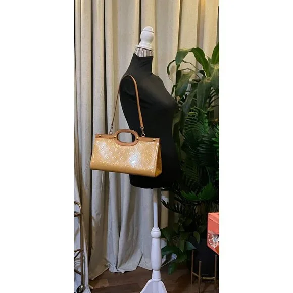 👛  AUTHENTIC LOUIS VUITTON ROXBURY DRIVE YELLOW VERNIS HANDBAG - Picture 13 of 16